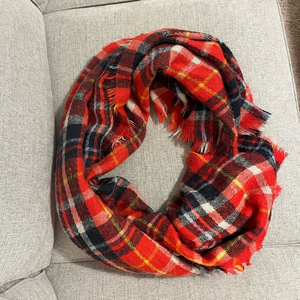 Aerie Women’s Oversized Classic Plaid Cozy Blanket Scarf Fringe Trim
